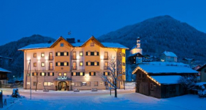 Отель Familienresort Reslwirt, Флахау